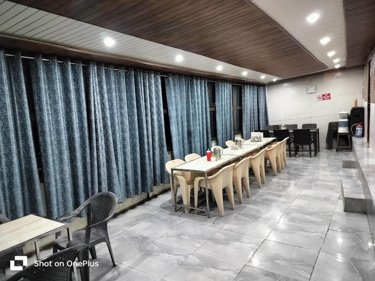 Silver Dew Resorts And Restaurant Dhanaulti Exterior photo