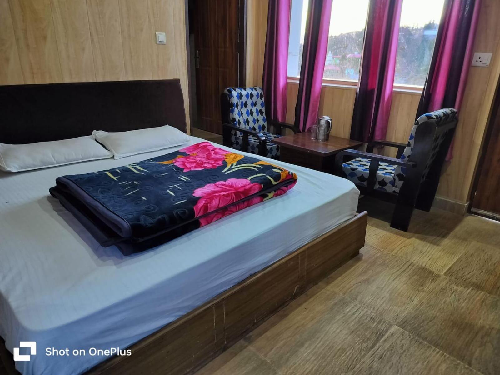 Silver Dew Resorts And Restaurant Dhanaulti Exterior photo