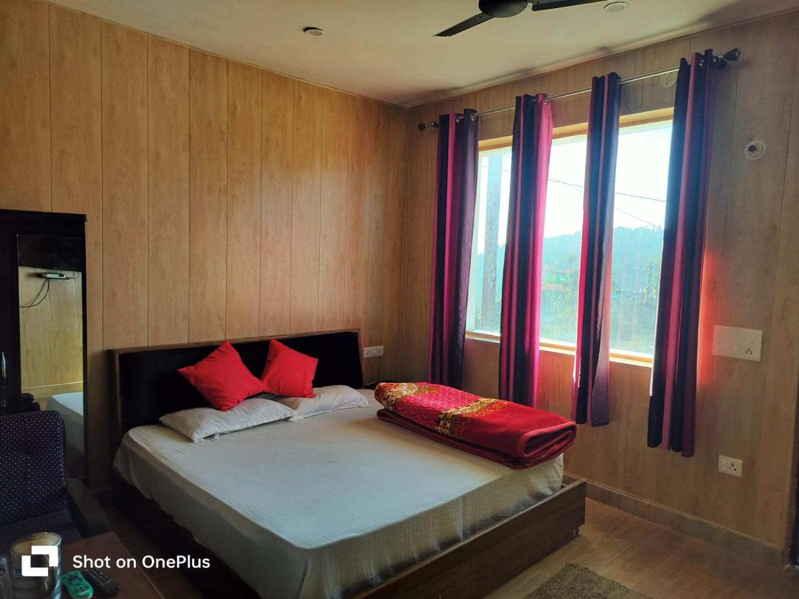 Silver Dew Resorts And Restaurant Dhanaulti Exterior photo